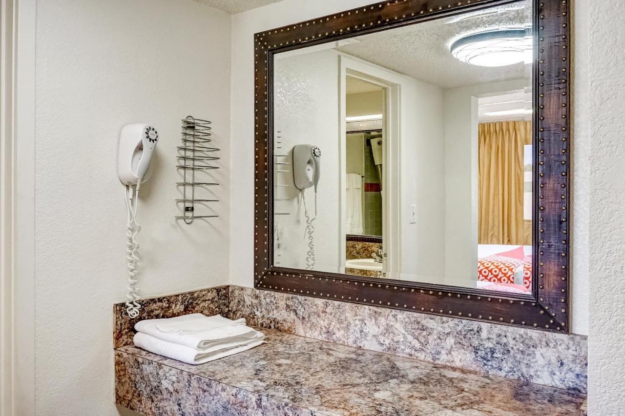 Oyo East (adults Only) 2*