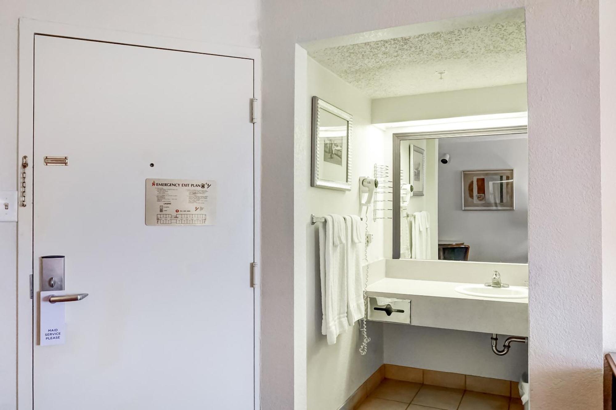 Hotel Oyo East (adults Only)