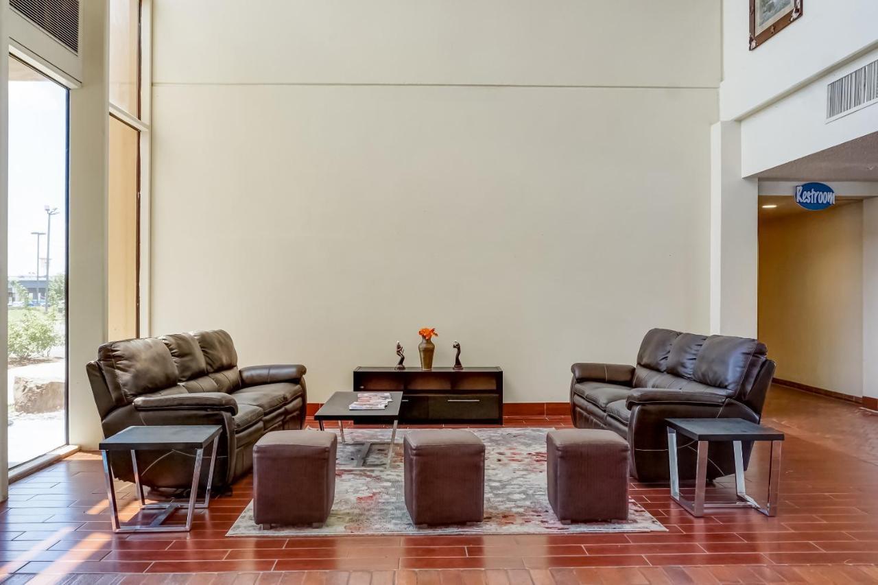 Hotel Oyo East (adults Only) 2*