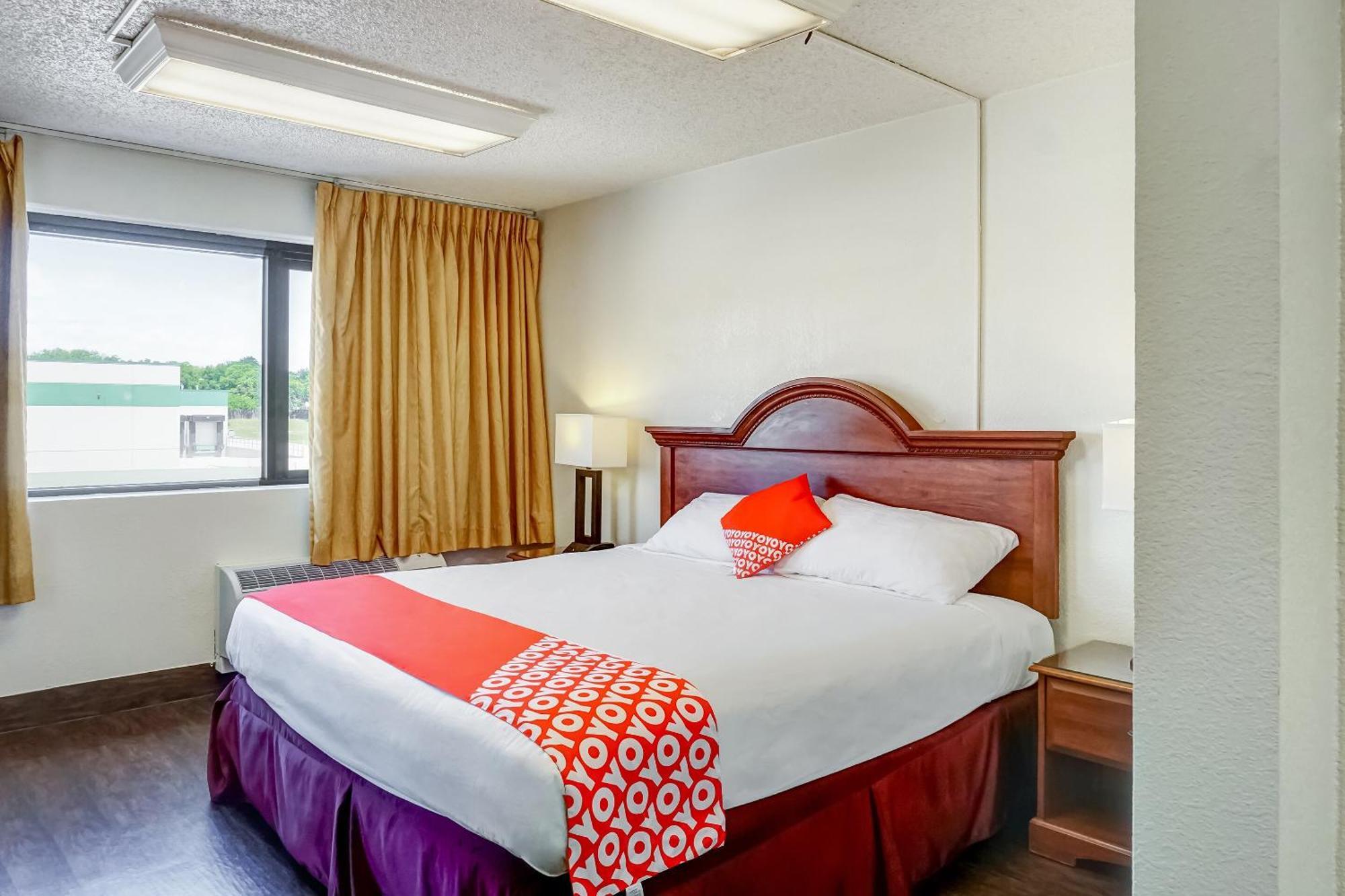 Oyo East (adults Only) Hotel 2*