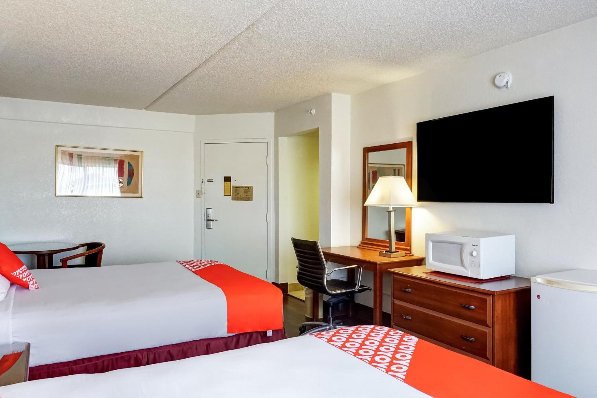 Hotel Oyo East (adults Only) 2*